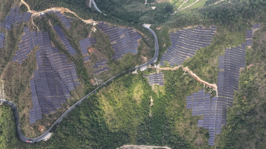 魯奎山光伏項目南片區(qū)。明鍵 攝.JPG